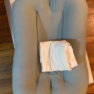 Snuggle me organic infant lounger